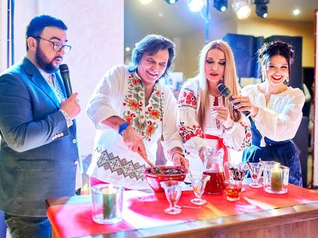 В Яремче на Рождество знаменитости готовили кутью и соревновались за звание лучшего кулинара