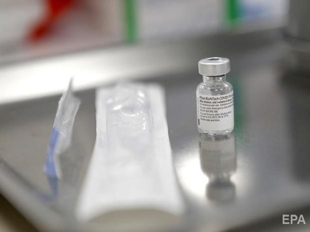 Компанії Pfizer і BioNTech заявили, що їхня вакцина ефективна проти 