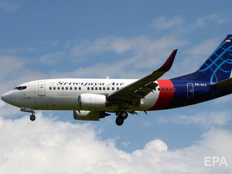 В Індонезії диспетчери втратили зв'язок із пасажирським Boeing. Регент Тисячі островів говорить, що він розбився