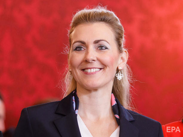 Министра труда Австрии уличили в плагиате, она ушла в отставку