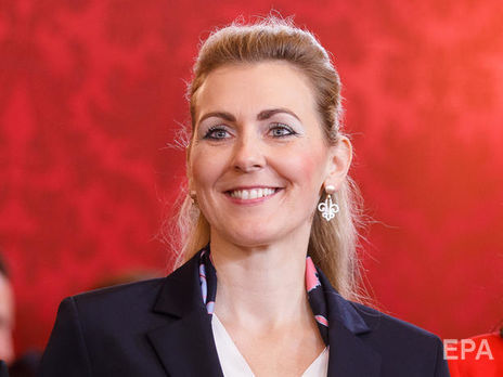 Министра труда Австрии уличили в плагиате, она ушла в отставку