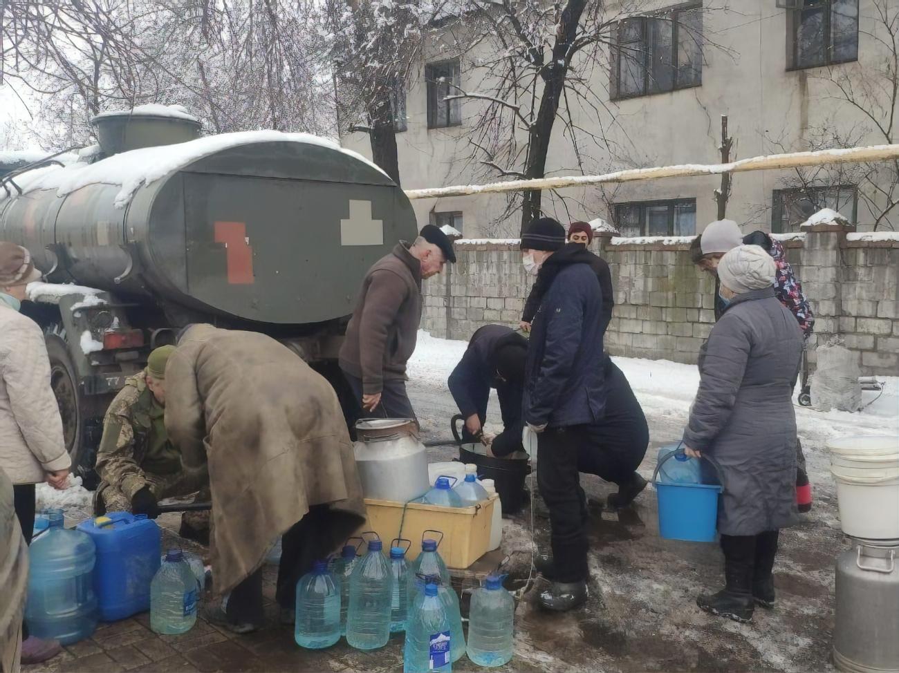 На водоводе Горловка – Торецк обнаружили четыре места порывов, из-за  которых отсутствует водоснабжение