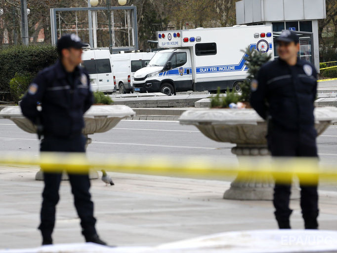 Двое смертников подорвали себя у полицейского участка в Анкаре