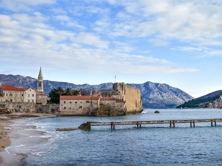 Чорногорія скасувала обов'язковий тест на коронавірус для туристів