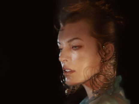 Йовович с 13-летней дочерью стала героиней Vogue Arabia