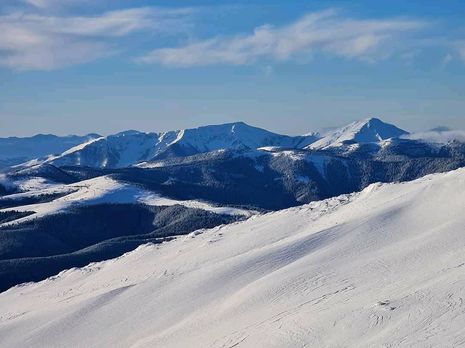 Синоптики попередили про загрозу сходження лавин у Карпатах, туристів просять не ходити в гори
