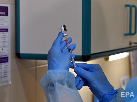 У Польщі планують до квітня вакцинувати проти коронавірусу 3 млн осіб