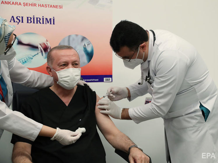Эрдоган в прямом эфире привился китайской вакциной от коронавируса, которую заказала Украина. Видео