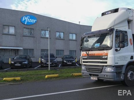 Pfizer обіцяє, що вчасно доправить вакцину в Європу