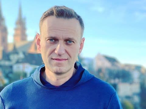 "Навальный похищен, он сейчас в опасности". Соратник оппозиционера призвал россиян поддержать его