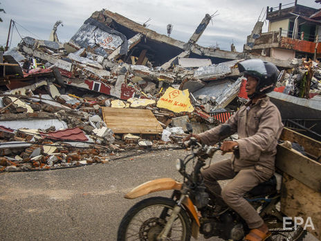 В Индонезии увеличилось число жертв землетрясения