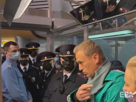 Затриманому в Москві Навальному не дають зателефонувати і не дозволяють передати їжу – соратники