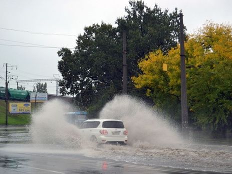 В Одессе из-за непрерывного дождя затопило улицы. Фоторепортаж