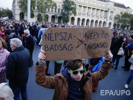В Венгрии прошел митинг против закрытия крупнейшей оппозиционной газеты