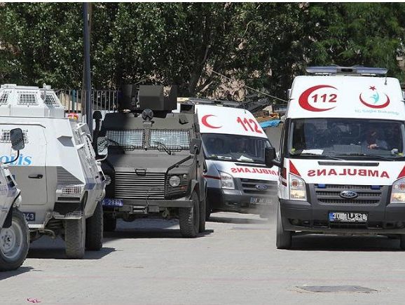 В Турции взорвался автомобиль, погибли восемь военнослужащих