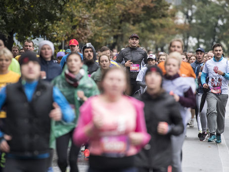 По улицам Киева пробежались 6 тыс. участников международного марафона. Фоторепортаж