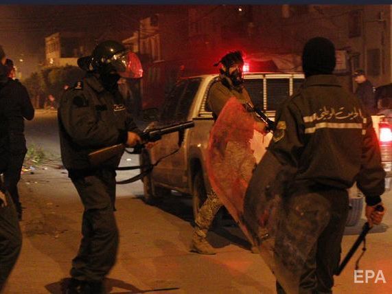 Протести в Тунісі: затримано майже 900 учасників заворушень