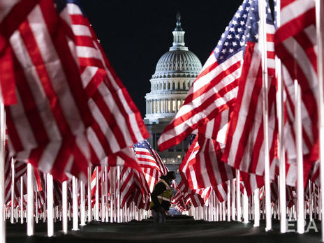 Напередодні інавгурації Байдена перед Капітолієм установили 200 тис. прапорів. Фоторепортаж