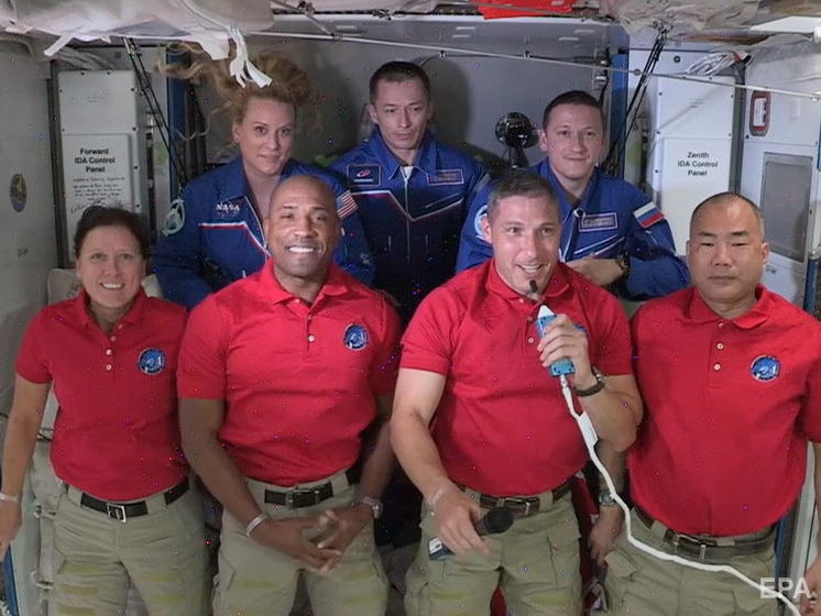 Российские космонавты на МКС остались без еды, их накормили американцы