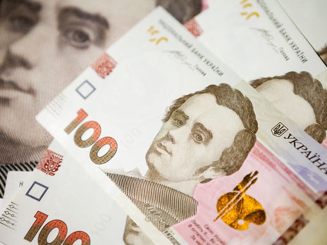 Гривна немного укрепилась к доллару