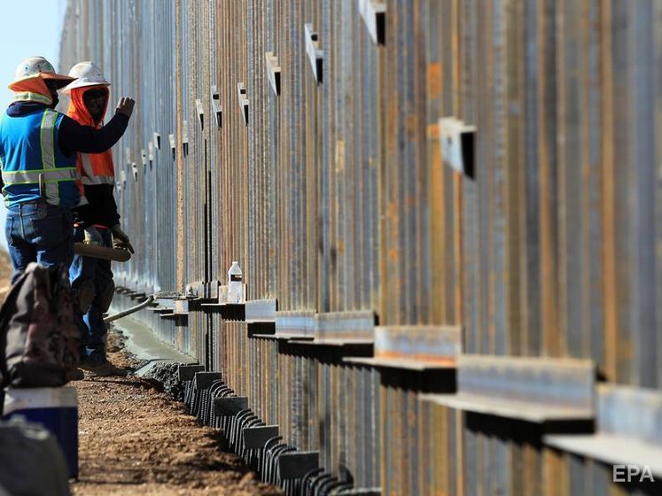 Байден после инаугурации собирается остановить строительство стены на границе с Мексикой