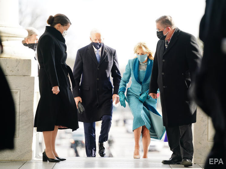 Джилл Байден прийшла на інавгурацію чоловіка у твідовому пальті й сукні із кристалами Сваровські