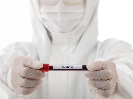 Українці стали менше перейматися, що захворіють на COVID-19 – опитування