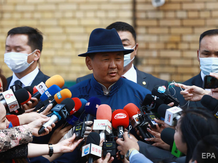 У Монголії уряд іде у відставку після скандалу з перевезенням породіллі з COVID-19