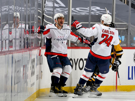 НХЛ усунула від ігор і тренувань чотирьох російських хокеїстів. Вони порушили ковід-протокол