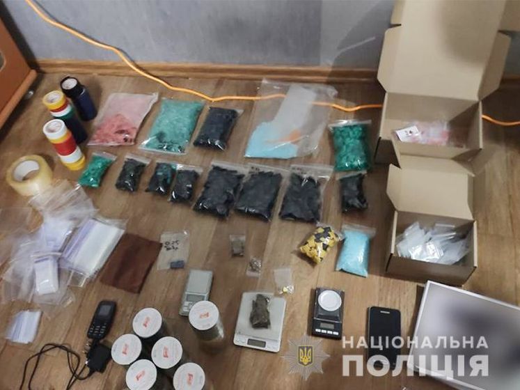 В Запорожской области у двух девушек изъяли наркотики на 7 млн грн