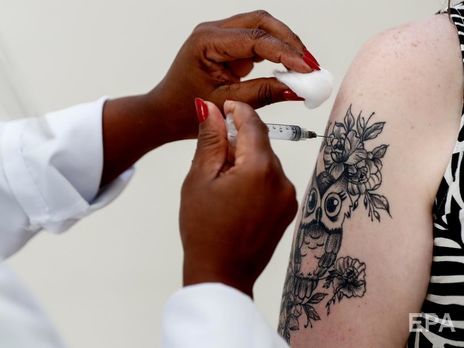 У світі зробили понад 56,7 млн щеплень проти коронавірусу – дані Bloomberg