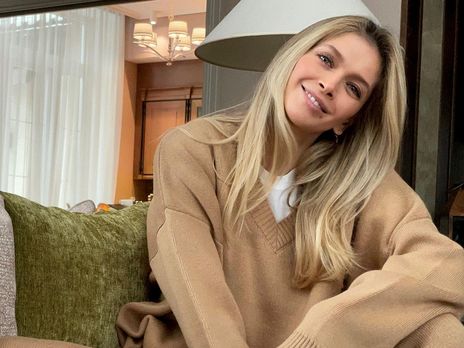 Брежнева показала младшую дочь в шубе до пят