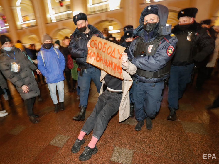 У Кремлі назвали "неприпустимими" акції прибічників Навального. "ВКонтакте" блокує заклики до протестів