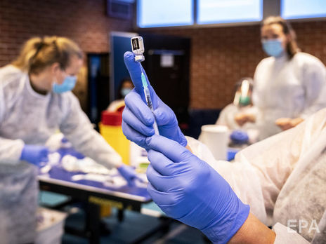 Врач-инфекционист Голубовская рассказала, кому не стоит прививаться от COVID-19