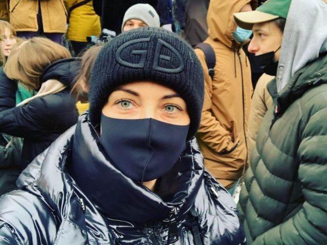 Российские силовики отпустили задержанную на акции протеста жену Навального