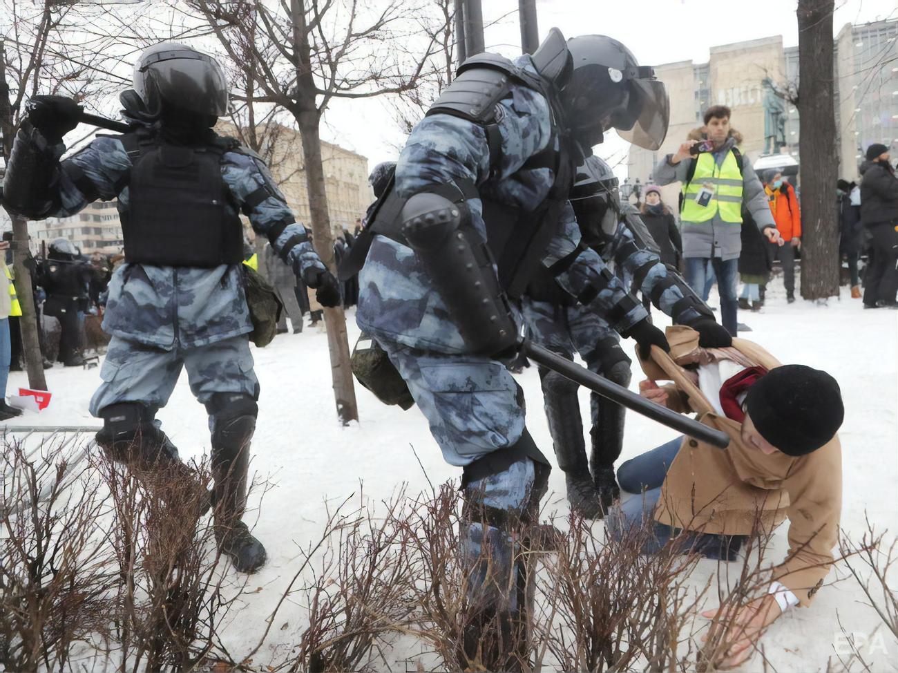 Новые наказания. Разгон митинга в Киеве 2020. Подавление протестов в Украине. Митинги в Украине 2014 число протестующих.