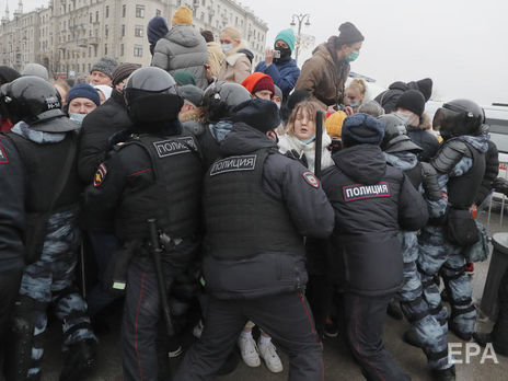 Слідком РФ відкрив чотири справи про застосування насильства до поліцейських під час протестів у Москві