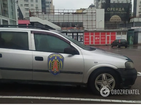 У Києві виявили автомобіль з емблемою спецпідрозділу ФСБ Росії. Про нього повідомили в СБУ – ЗМІ