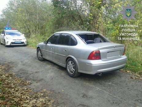 Полиция: На Закарпатье водитель пытался наехать на полицейского, правоохранители применили оружие