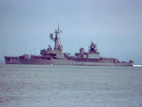 Эсминец ВМС США попал под ракетный обстрел у берегов Йемена