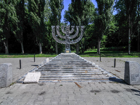 Инсталляция, место для молитв и архив. В Киеве представили художественную концепцию Мемориала Холокоста 