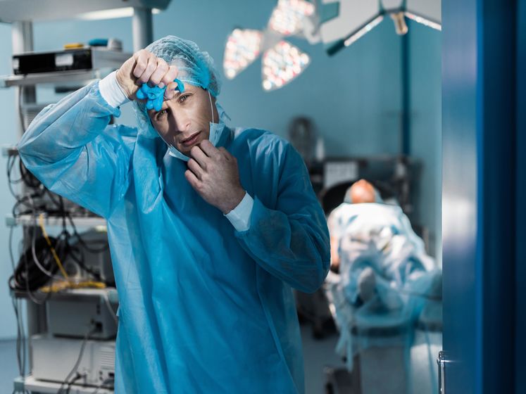 Почти 40% украинских медиков переболели COVID-19, у каждого второго болели коллеги – опрос