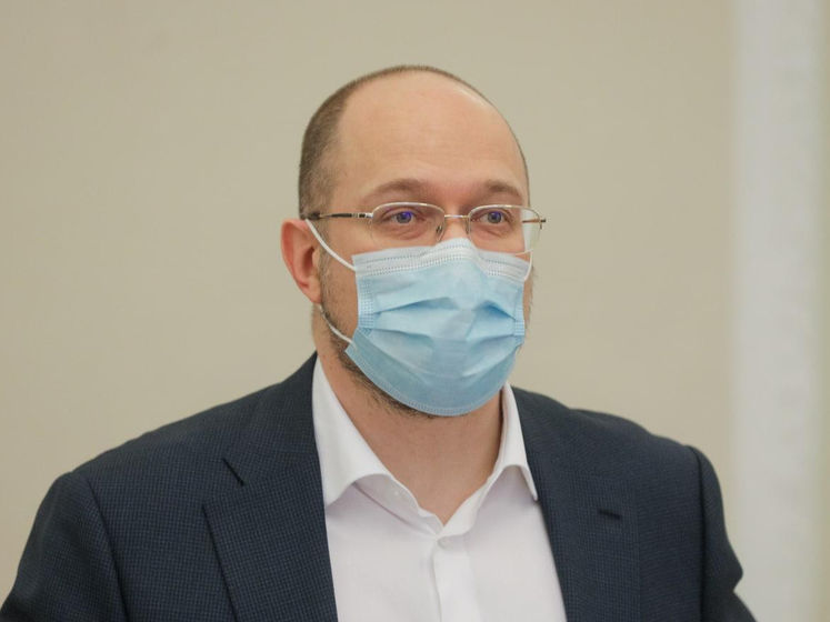 "Хватит всем желающим". Шмыгаль заявил о контрактах Украины на 30 млн доз вакцины от COVID-19
