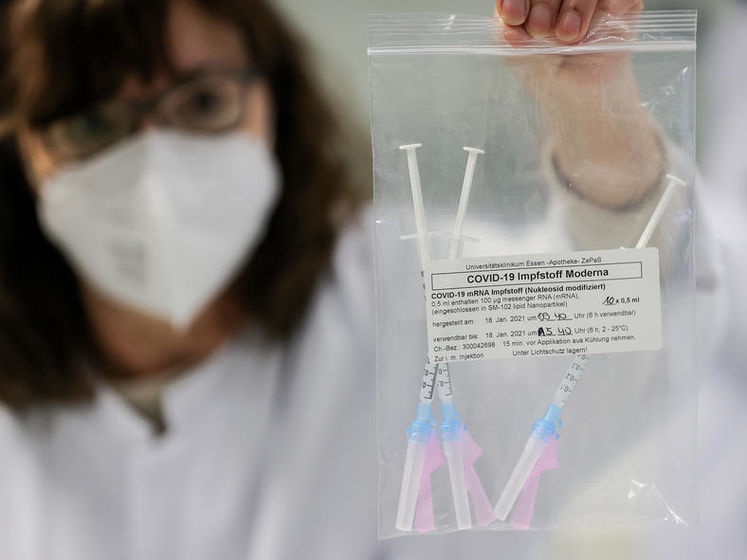 Moderna завила, что ее вакцина эффективна против новых штаммов коронавируса