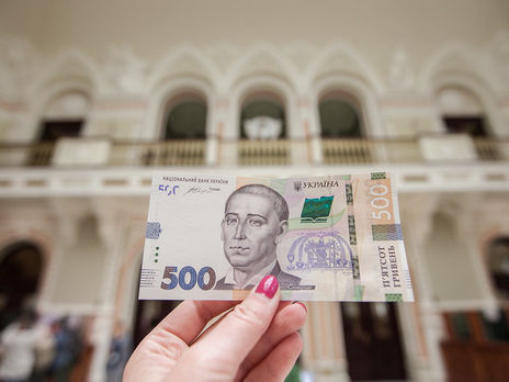 Гривня подорожчала щодо долара і євро