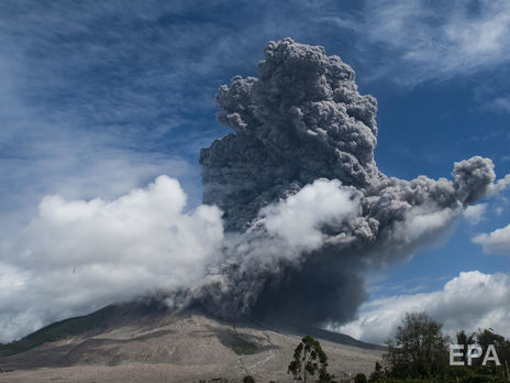 В Індонезії прокинувся вулкан на острові Ява. Відео