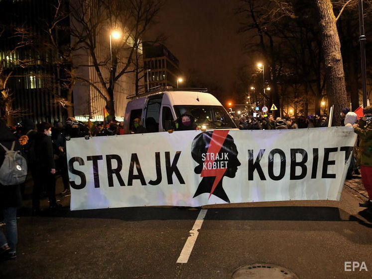 У Польщі набуло чинності рішення про заборону абортів, яке спричинило масові протести