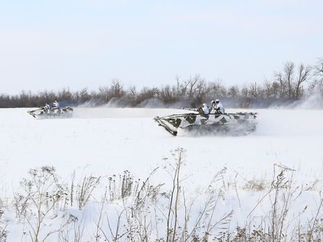 На військовому полігоні в Україні бронетранспортер наїхав на військового, солдат помер – командування