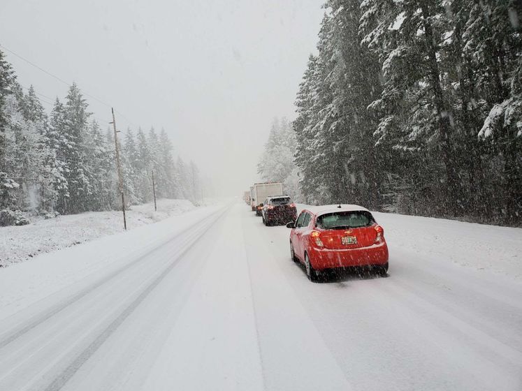 У США зробили щеплення проти COVID-19 водіям у сніговому заторі