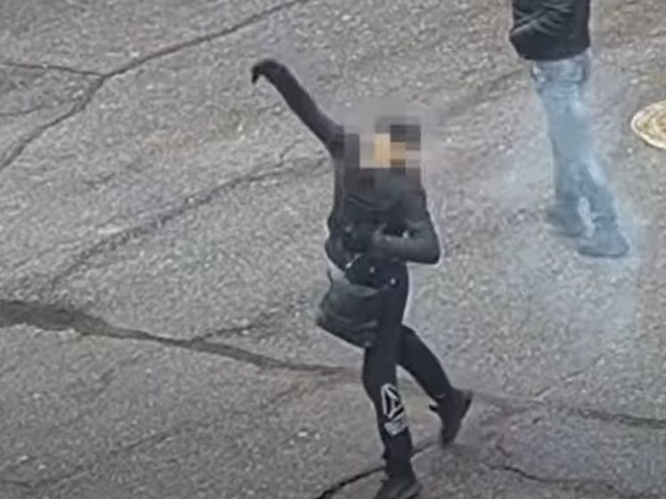 В Никополе мужчина бросил взрывное устройство на территорию детского сада